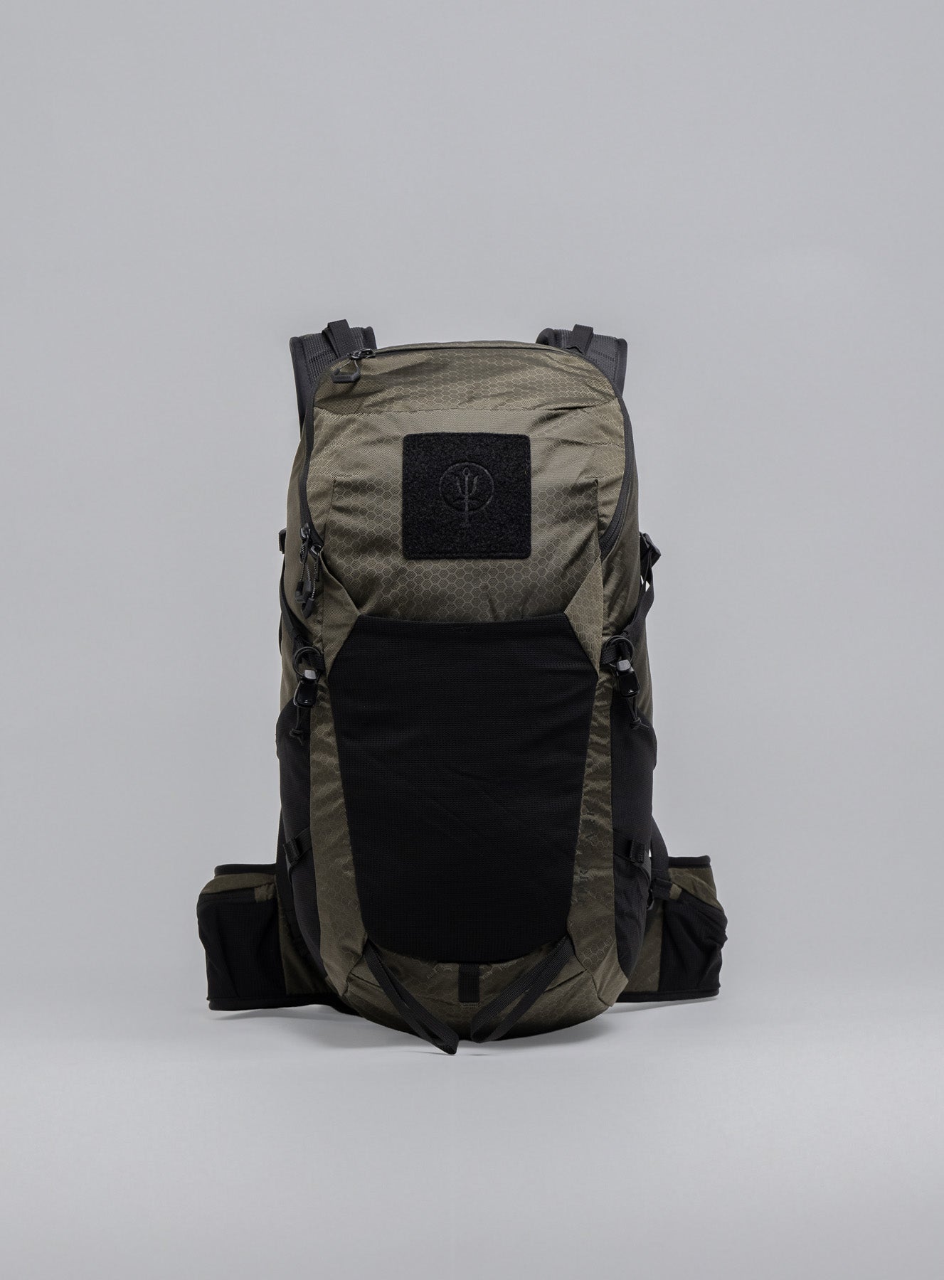 Pinnacle 28L Green Unisex Technical Hiking Backpack