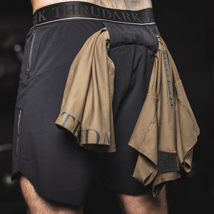 An in the field image of Men's Force Velocity 2-In-1 Short G2 in Obsidian Black (ITF)