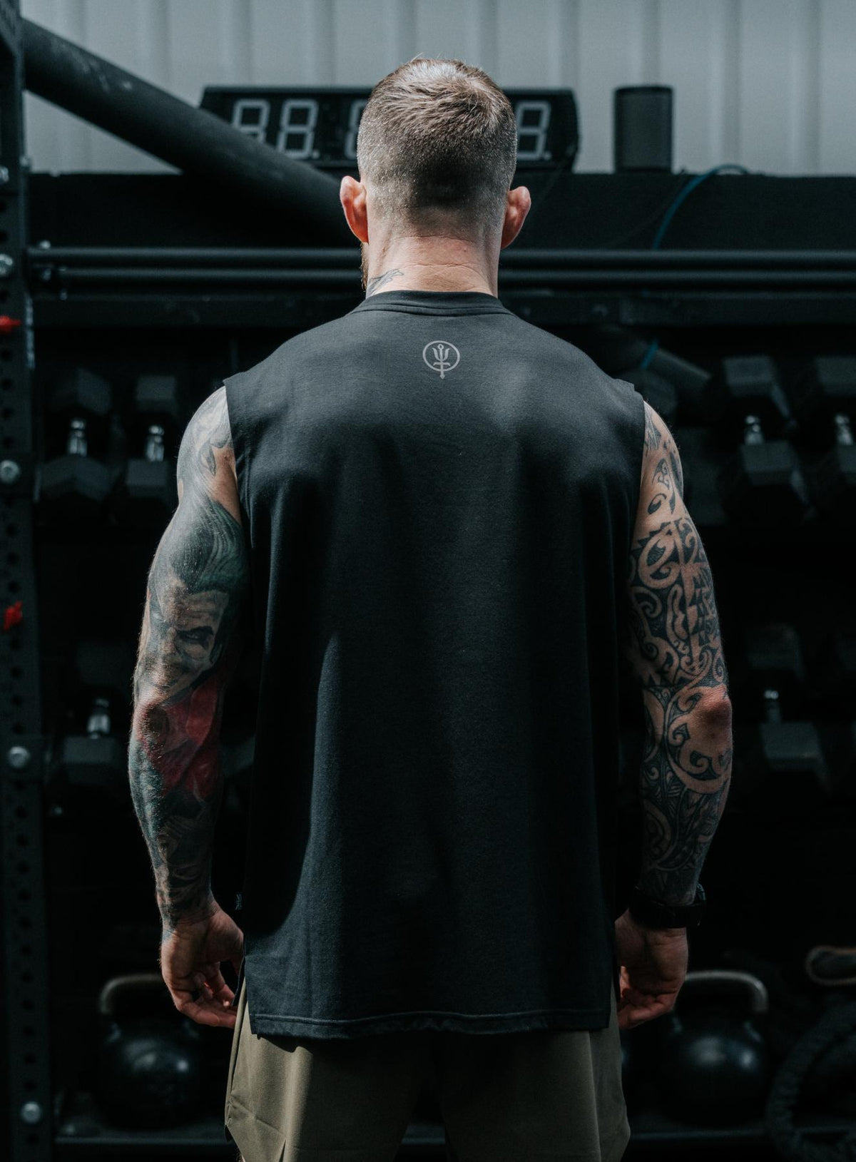 An in the field image of Men's Force DriRelease Tank in Black (ITF)