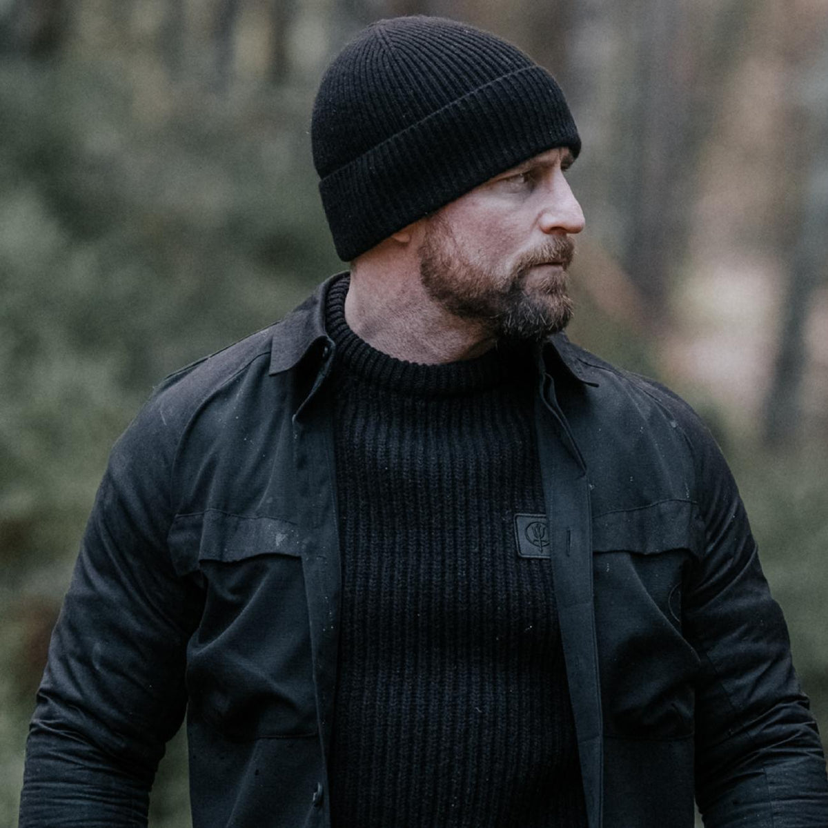 An in the field image of Men's HeriTech Sylvan Shirt in Obsidian Black (ITF)