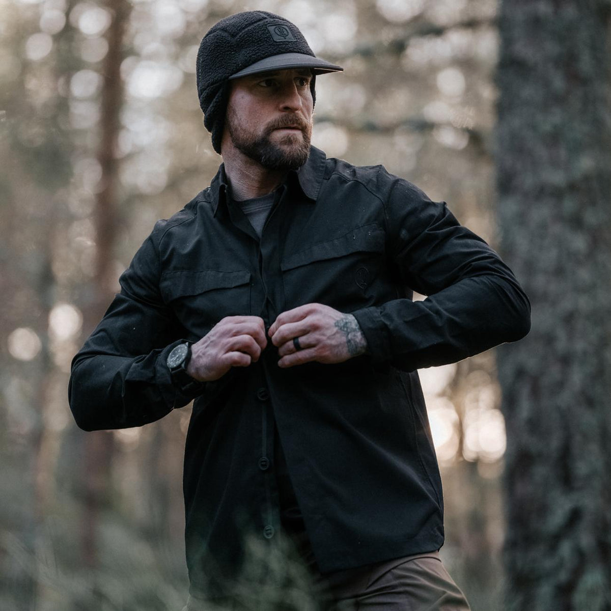 An in the field image of Men's HeriTech Sylvan Shirt in Obsidian Black (ITF)