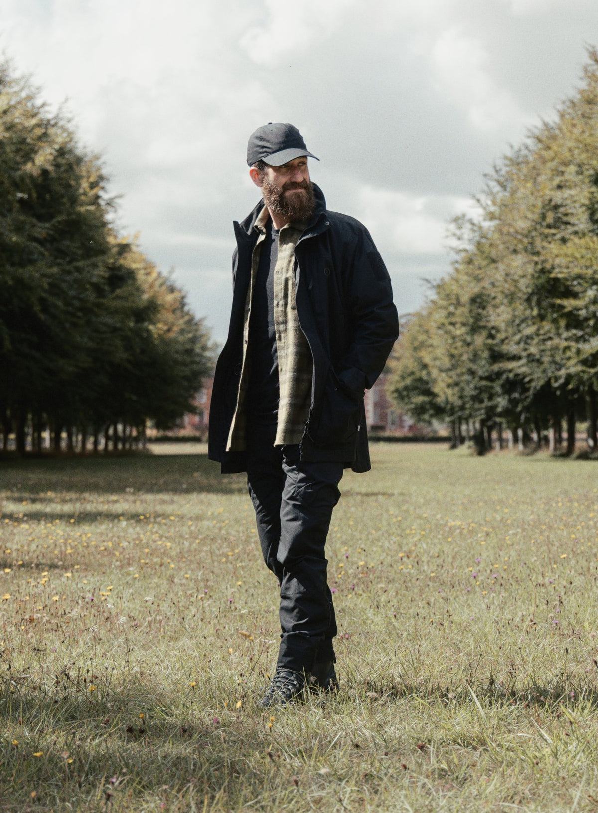An in the field image of Men's HeriTech Grange Jacket in Obsidian Black (ITF)