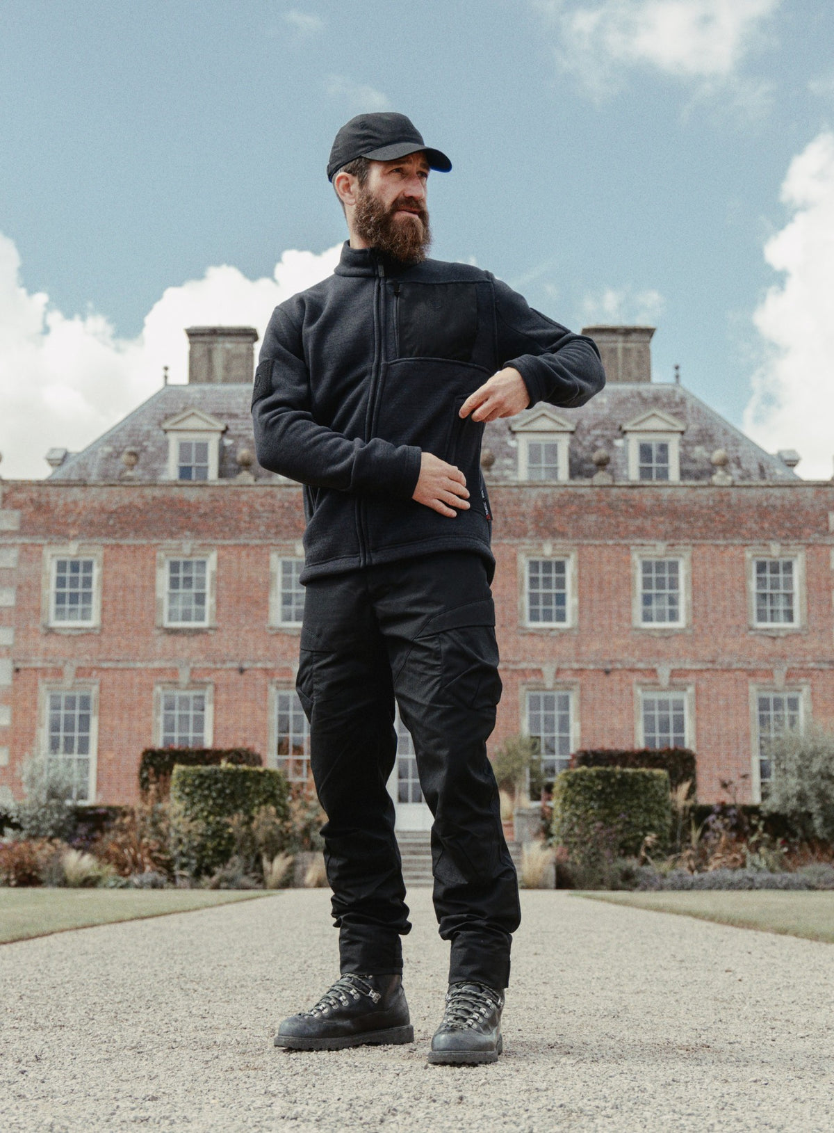An in the field image of Men's HeriTech Moorland Fleece in Obsidian Black (ITF)