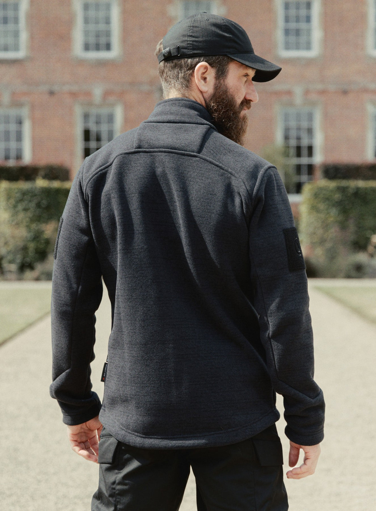 An in the field image of Men's HeriTech Moorland Fleece in Obsidian Black (ITF)