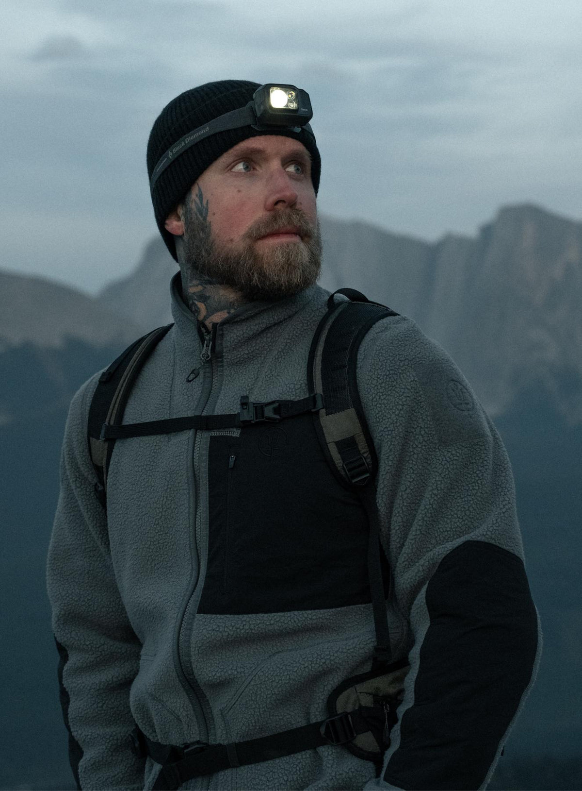 A studio shot of Men's Mantra Fleece in Antimony Grey (SS)