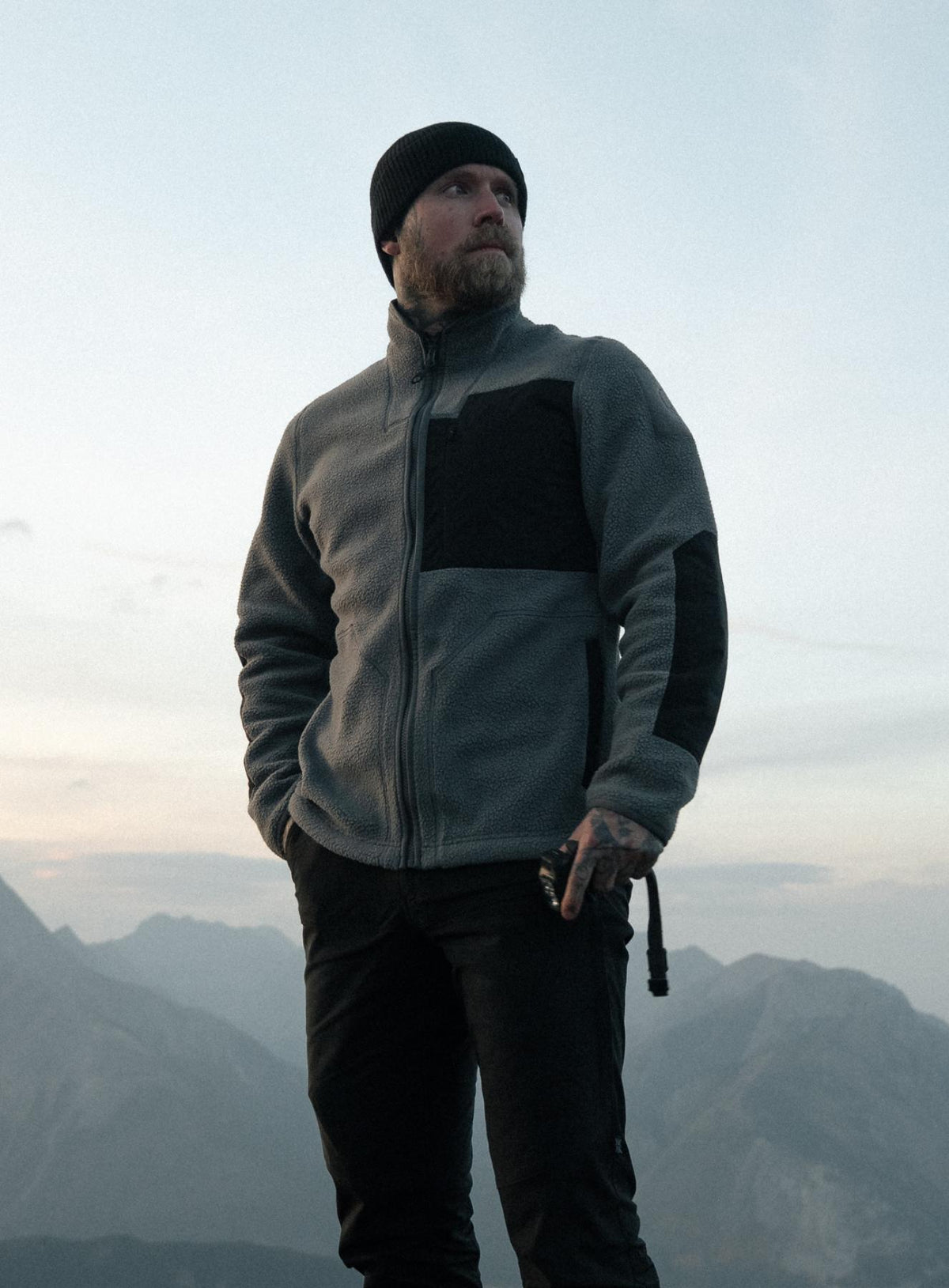 A studio shot of Men's Mantra Fleece in Antimony Grey (SS)