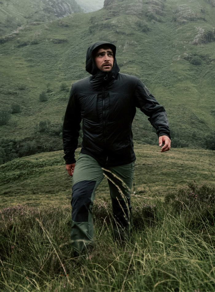 An in the field image of Men's Mountain Pro Fusion Jacket in Obsidian Black (ITF)