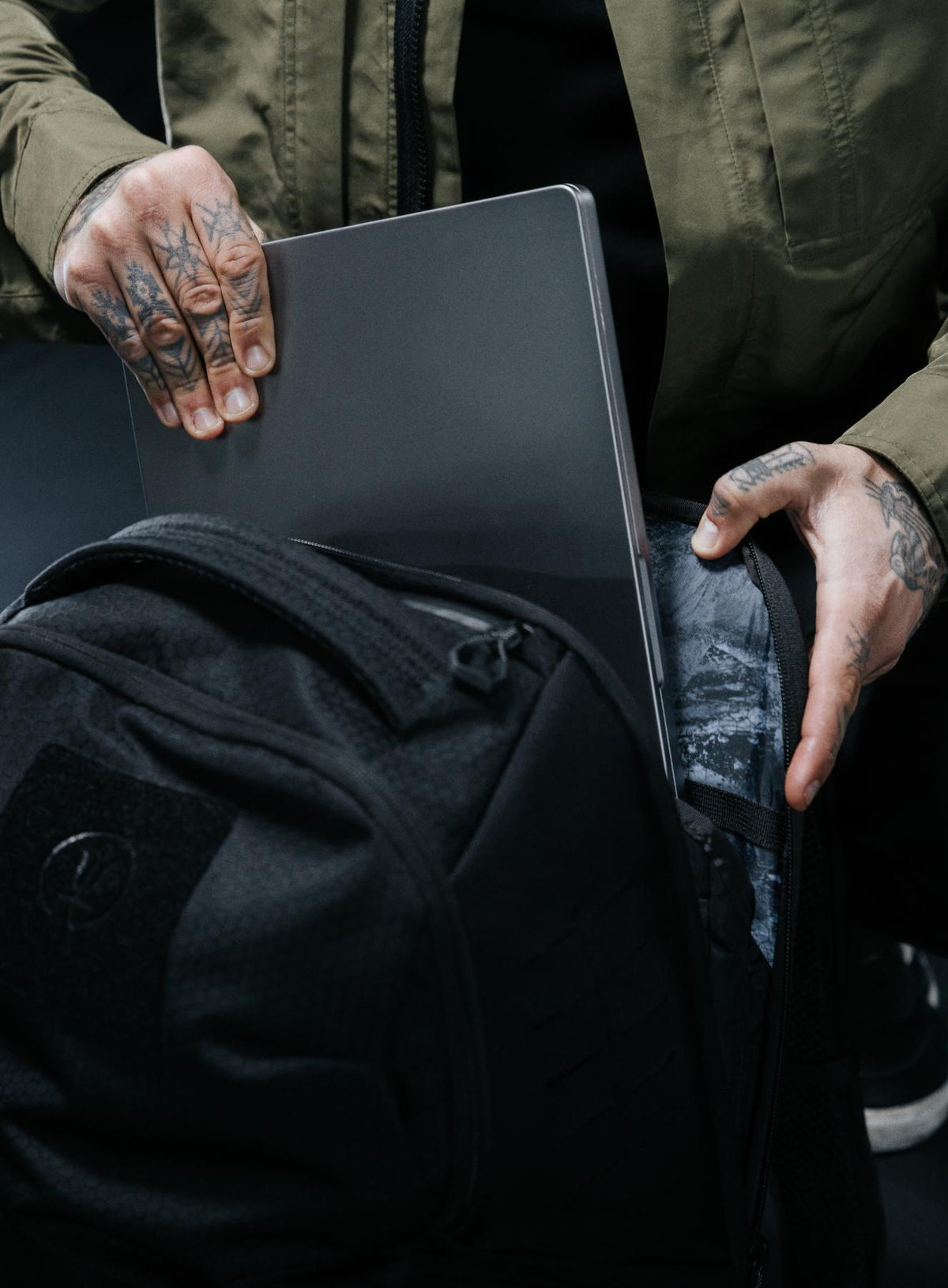 A studio shot of Phantom 25L Backpack in Obsidian Black (SS)