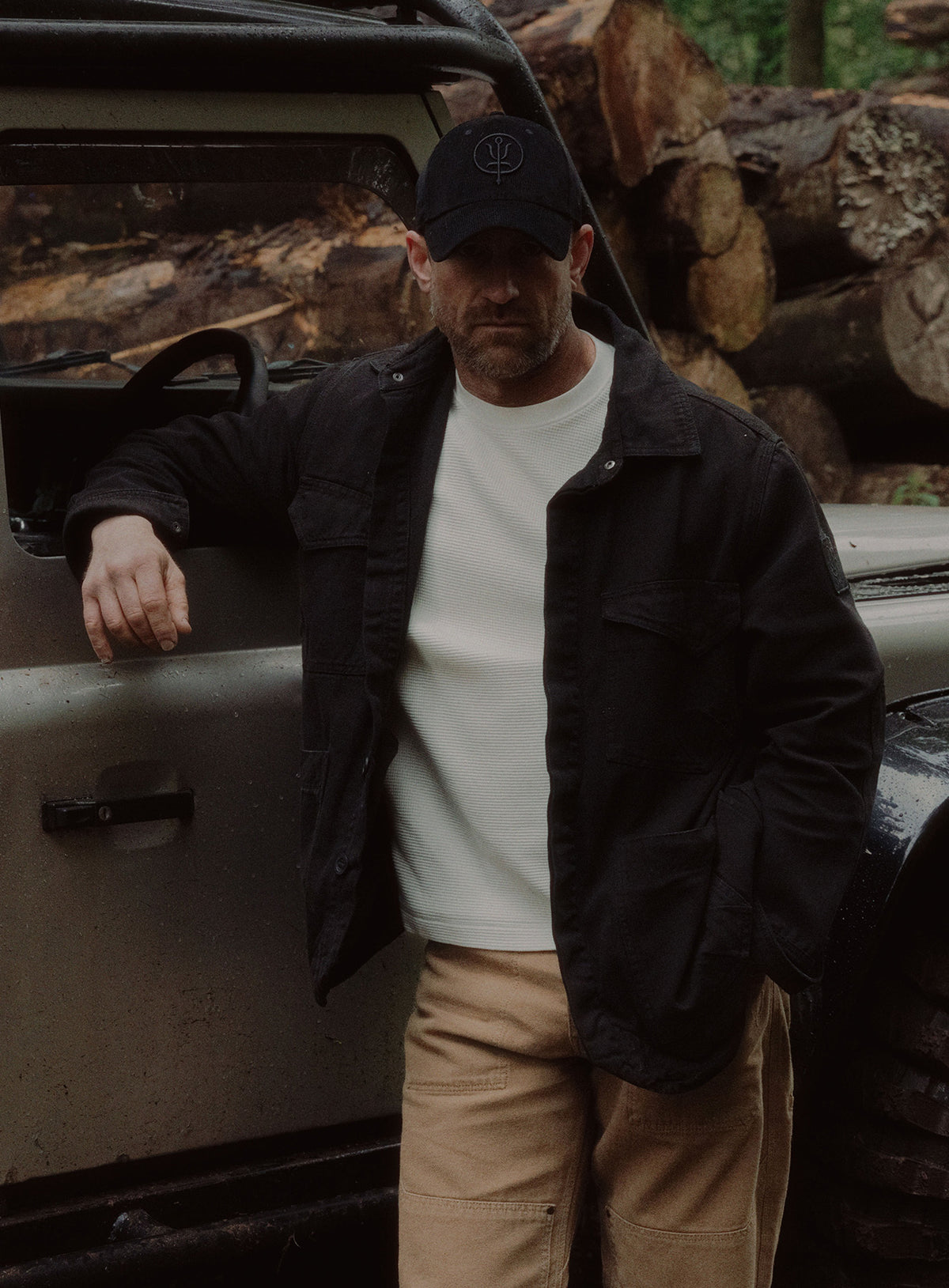 An in the field image of Men's Dissident Canvas Jacket in Obsidian Black (ITF)