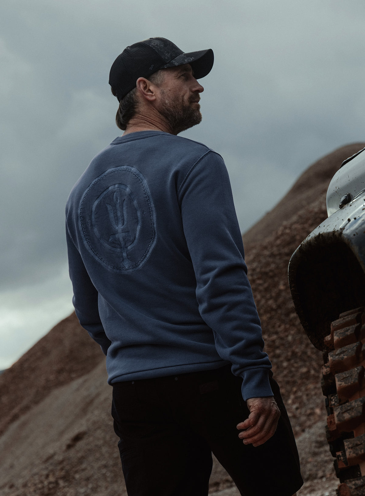 An in the field image of Dissident Washed Jumper in Navy (ITF)