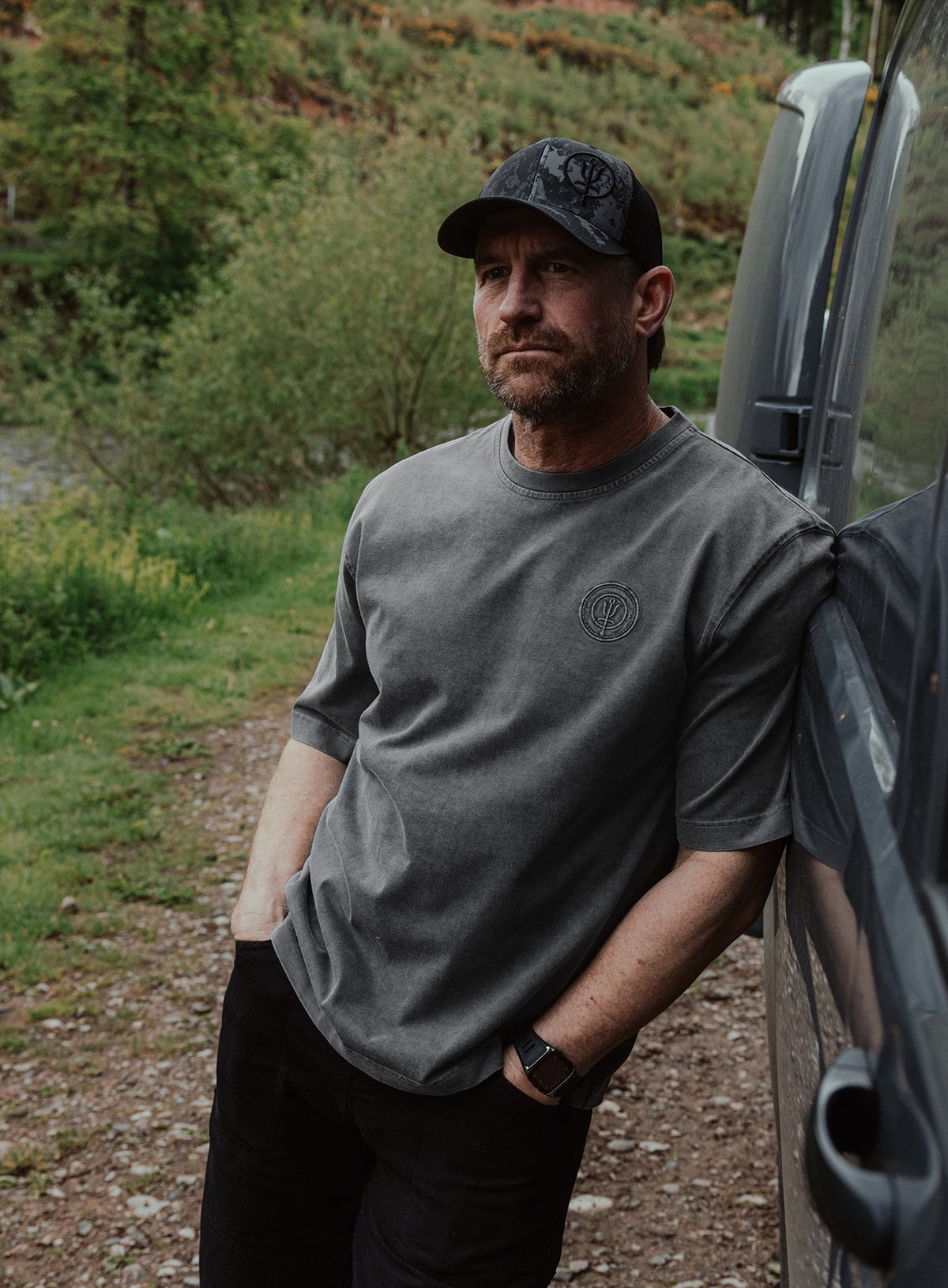An in the field image of Dissident Washed T-Shirt in Obsidian Black (ITF)