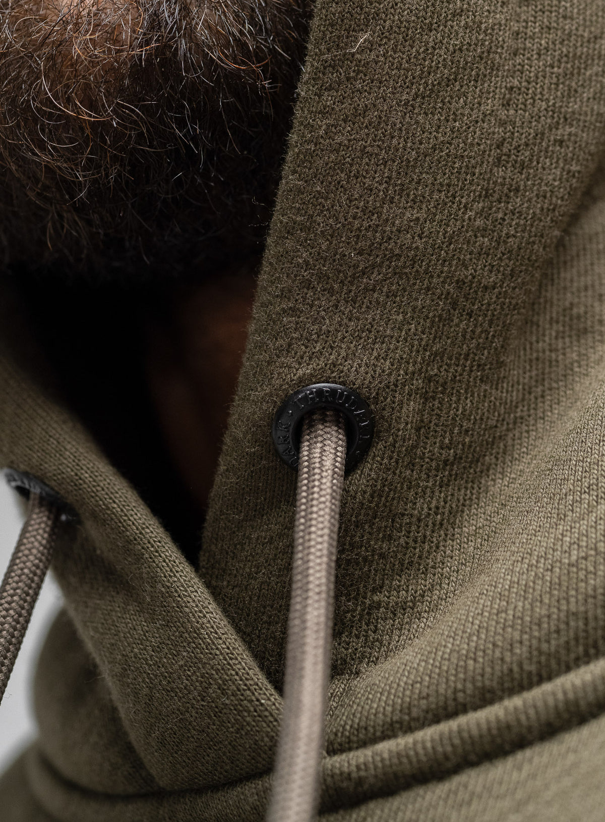 BRANDED METAL EYELET DETAIL
