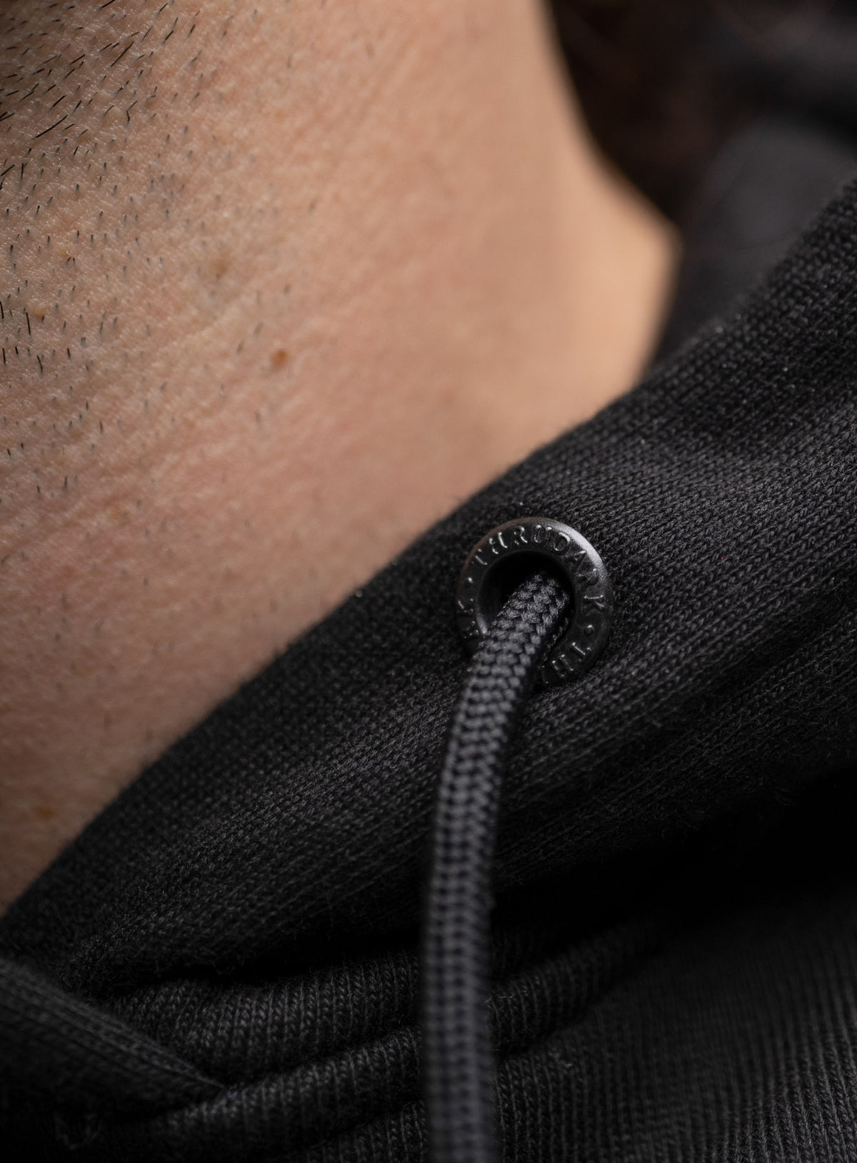 BRANDED METAL EYELET DETAIL