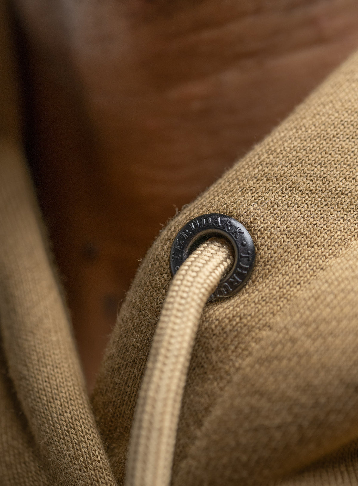 BRANDED METAL EYELET DETAIL