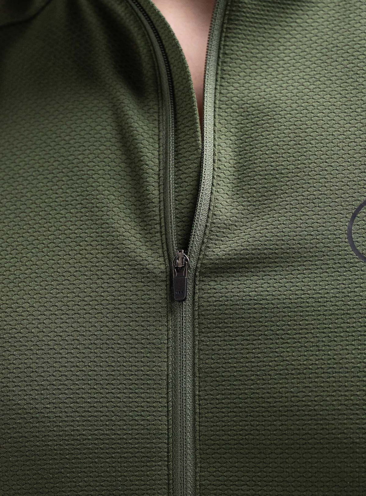 HALF-ZIP VENTILATION