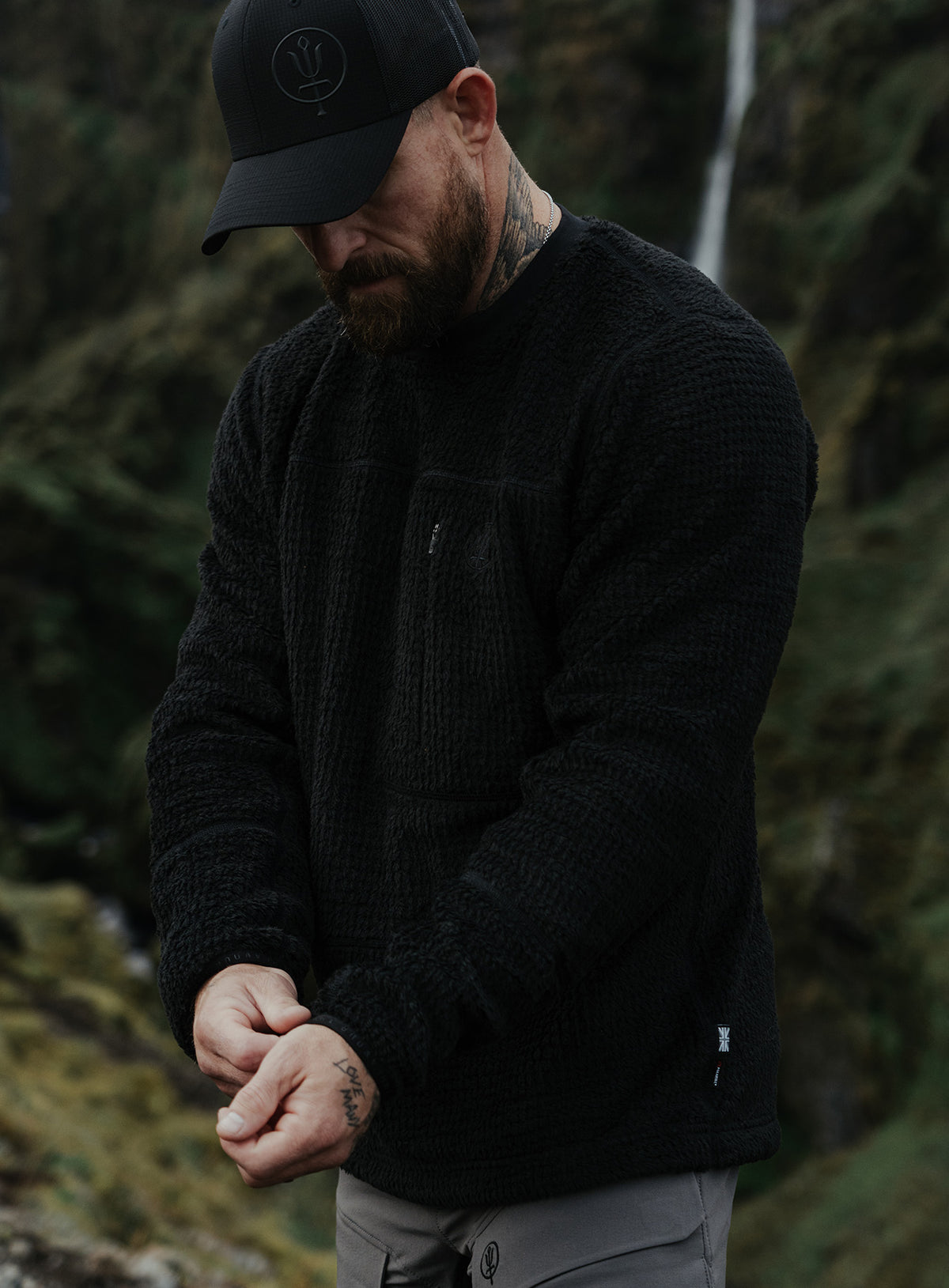 An in the field image of Phalanx Crew Fleece in Obsidian Black (ITF)