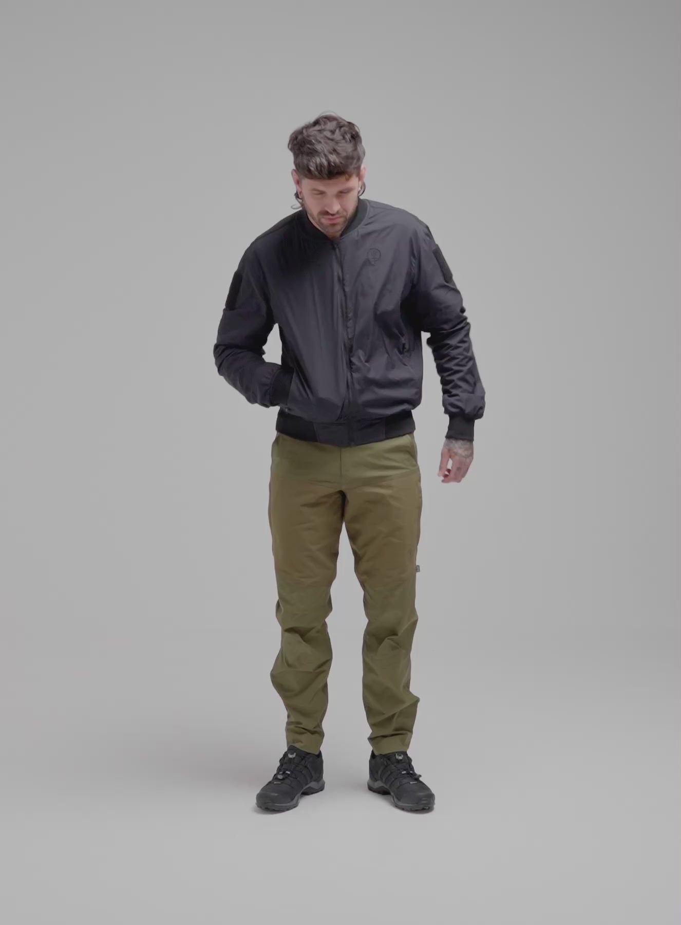 A studio video of Men's Wraith Bomber Jacket in Raven Grey (VID)