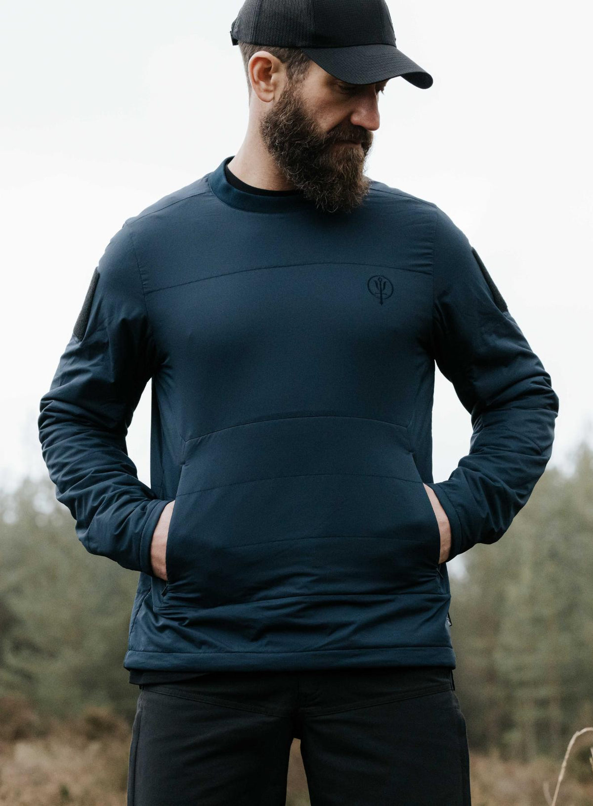 An in the field image of Men's Wraith Crew in Dark Sapphire (ITF)