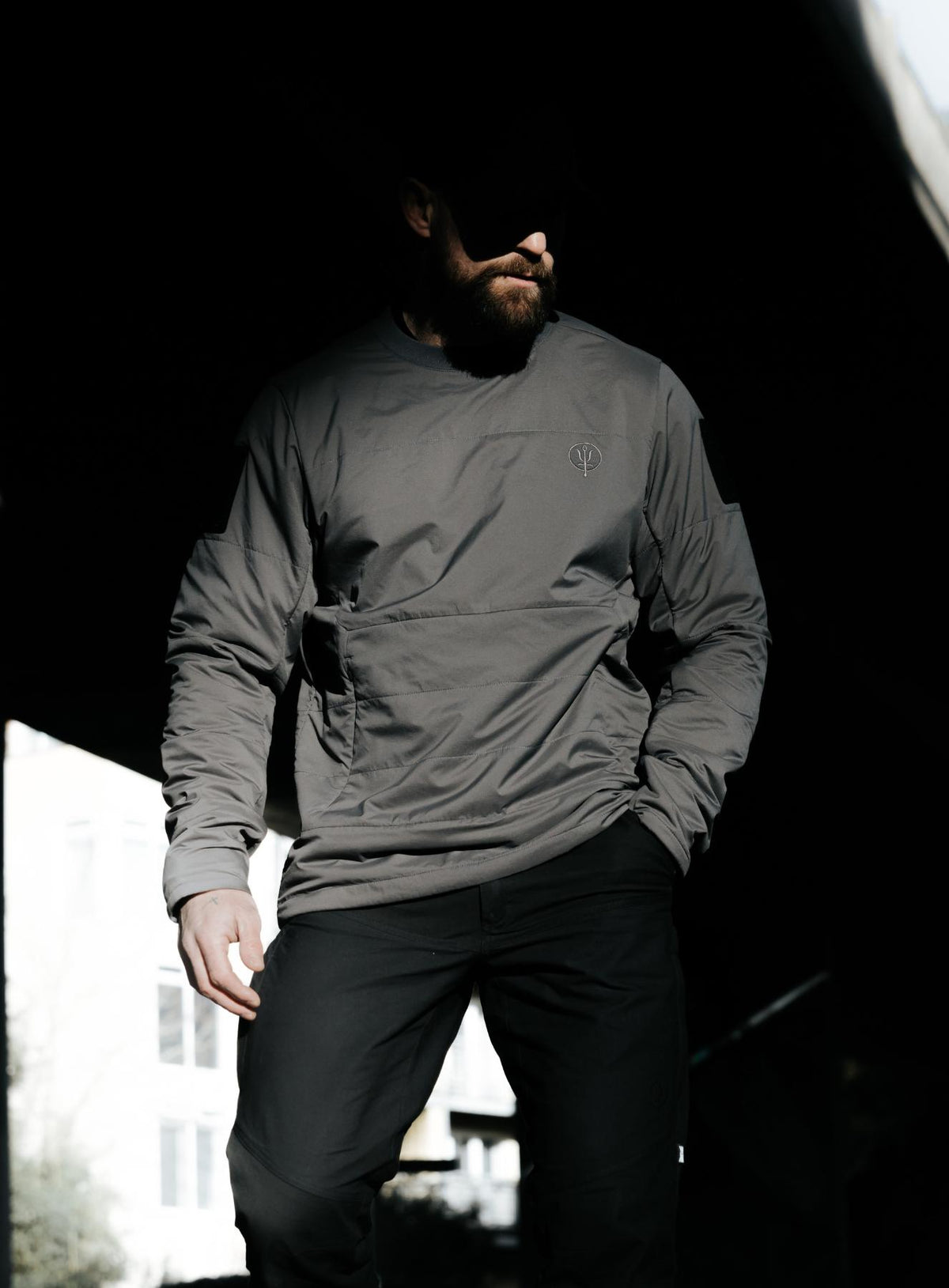 An in the field image of Men's Wraith Crew in Raven Grey (ITF)